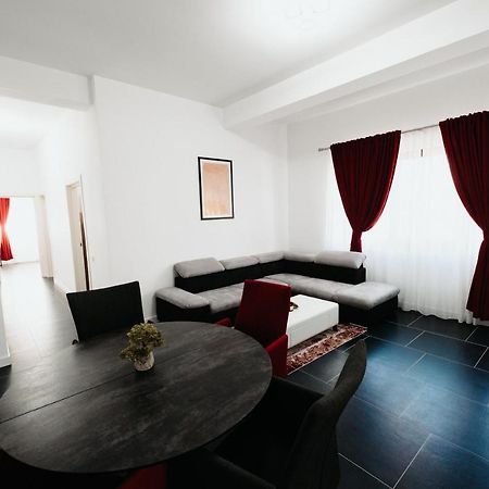 Cozy Aparthotel - Central City Suceava Esterno foto