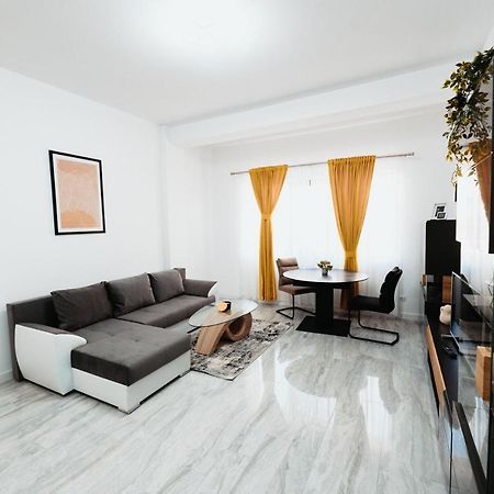 Cozy Aparthotel - Central City Suceava Esterno foto