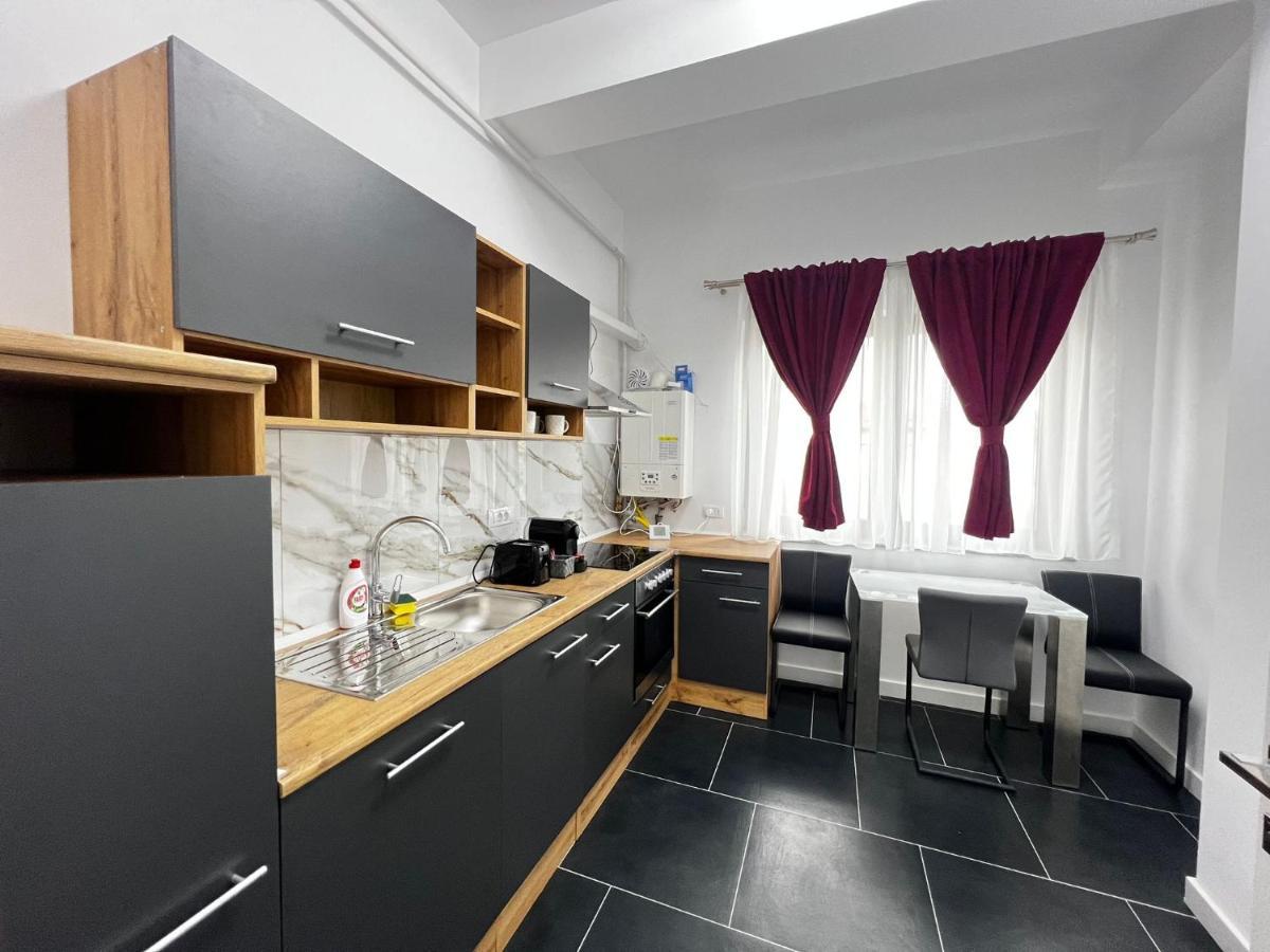 Cozy Aparthotel - Central City Suceava Esterno foto