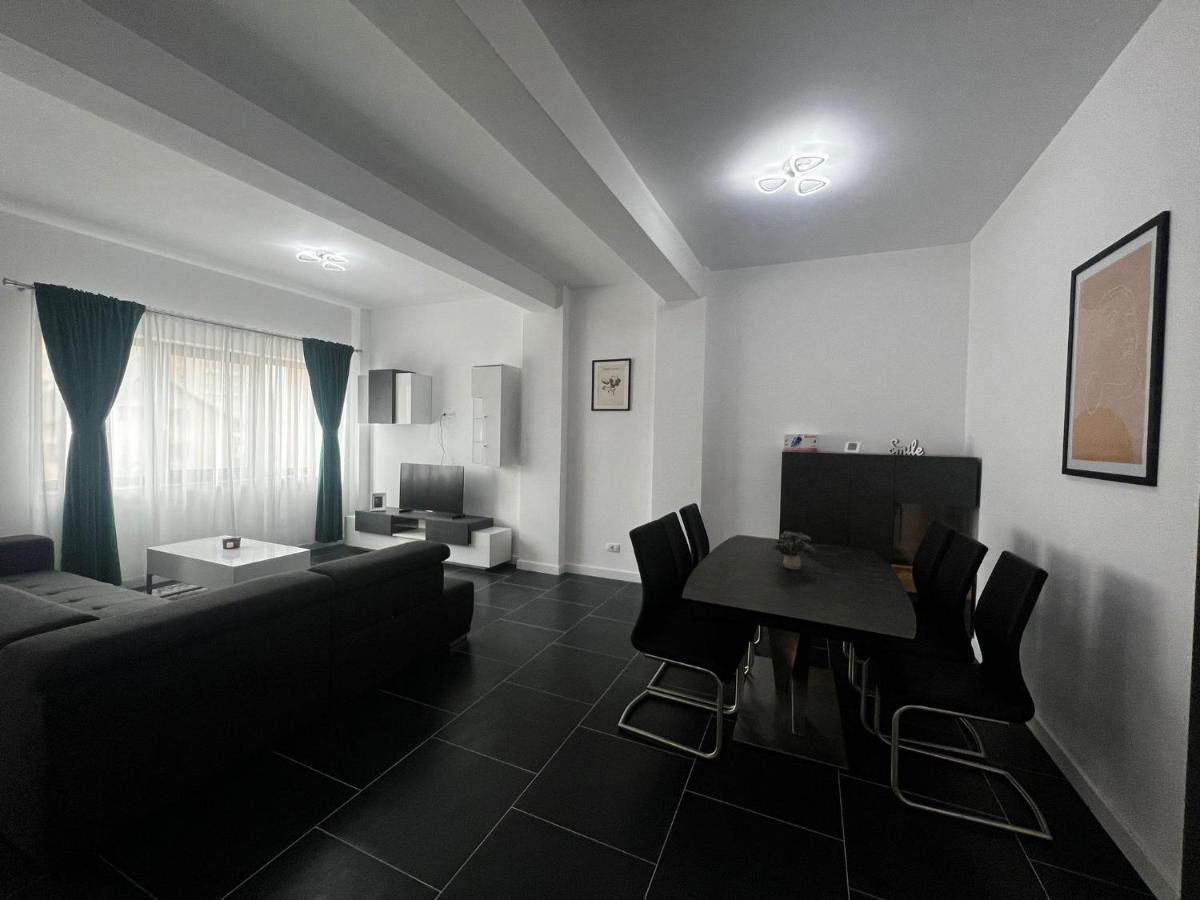 Cozy Aparthotel - Central City Suceava Esterno foto