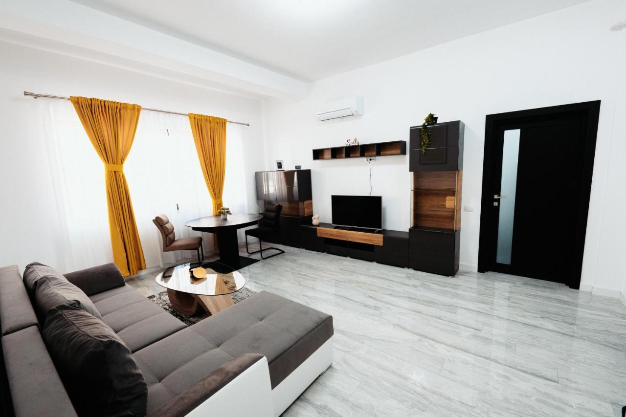 Cozy Aparthotel - Central City Suceava Esterno foto