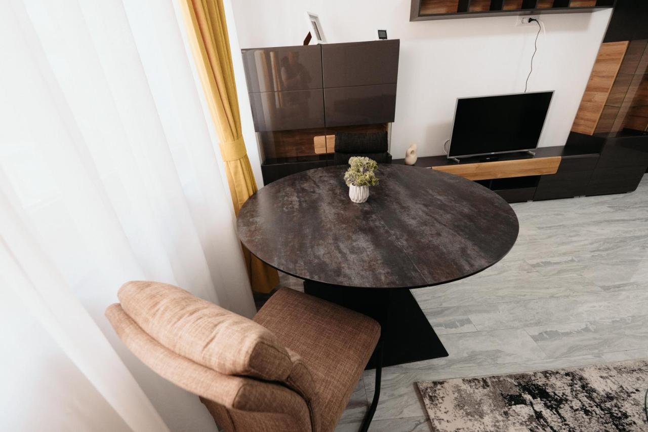 Cozy Aparthotel - Central City Suceava Esterno foto