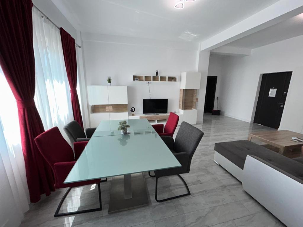 Cozy Aparthotel - Central City Suceava Esterno foto